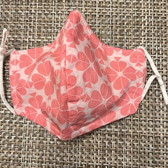 Kate Spade Face Mask Pink Hearts Spades | Brand New without tag or bag - Picture 3 of 3